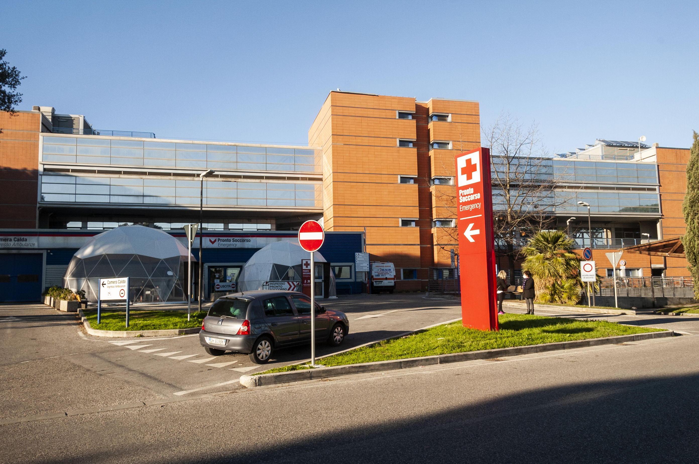 Camaiore, elettricista muore a 66 anni all'ospedale Versilia con il Covid 