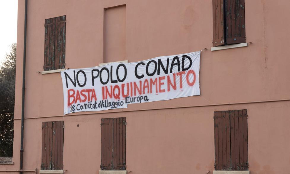 Modena, Polo Conad, è scontro sugli striscioni e stasera assemblea di fuoco col sindaco 