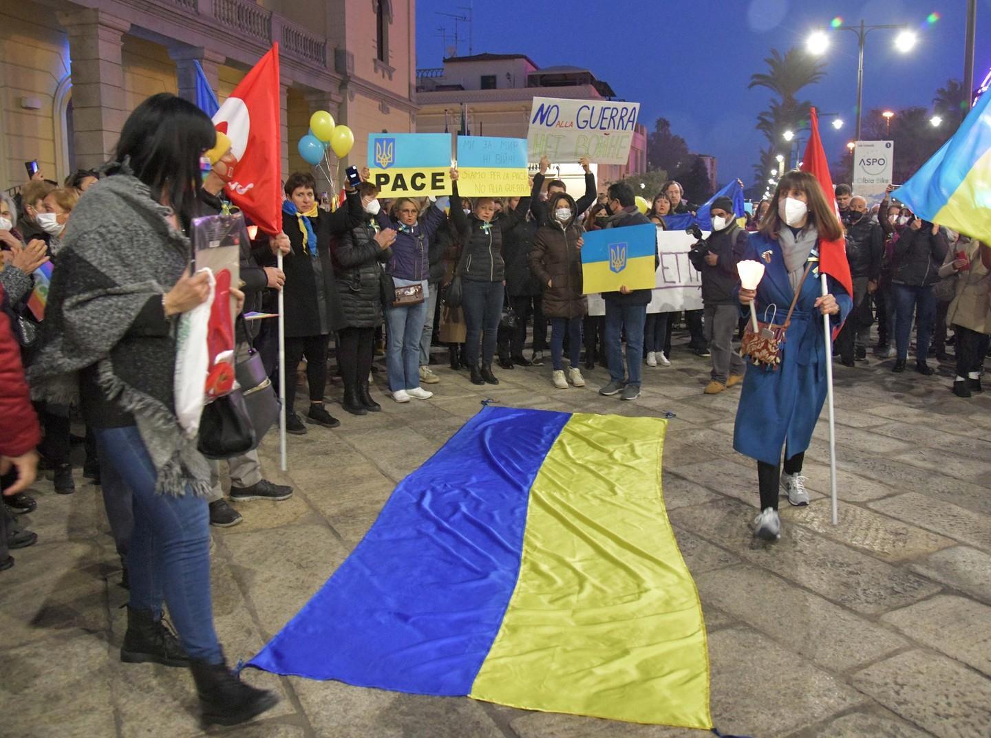 Ucraini e olbiesi in corteo «Stop ai bombardamenti» 