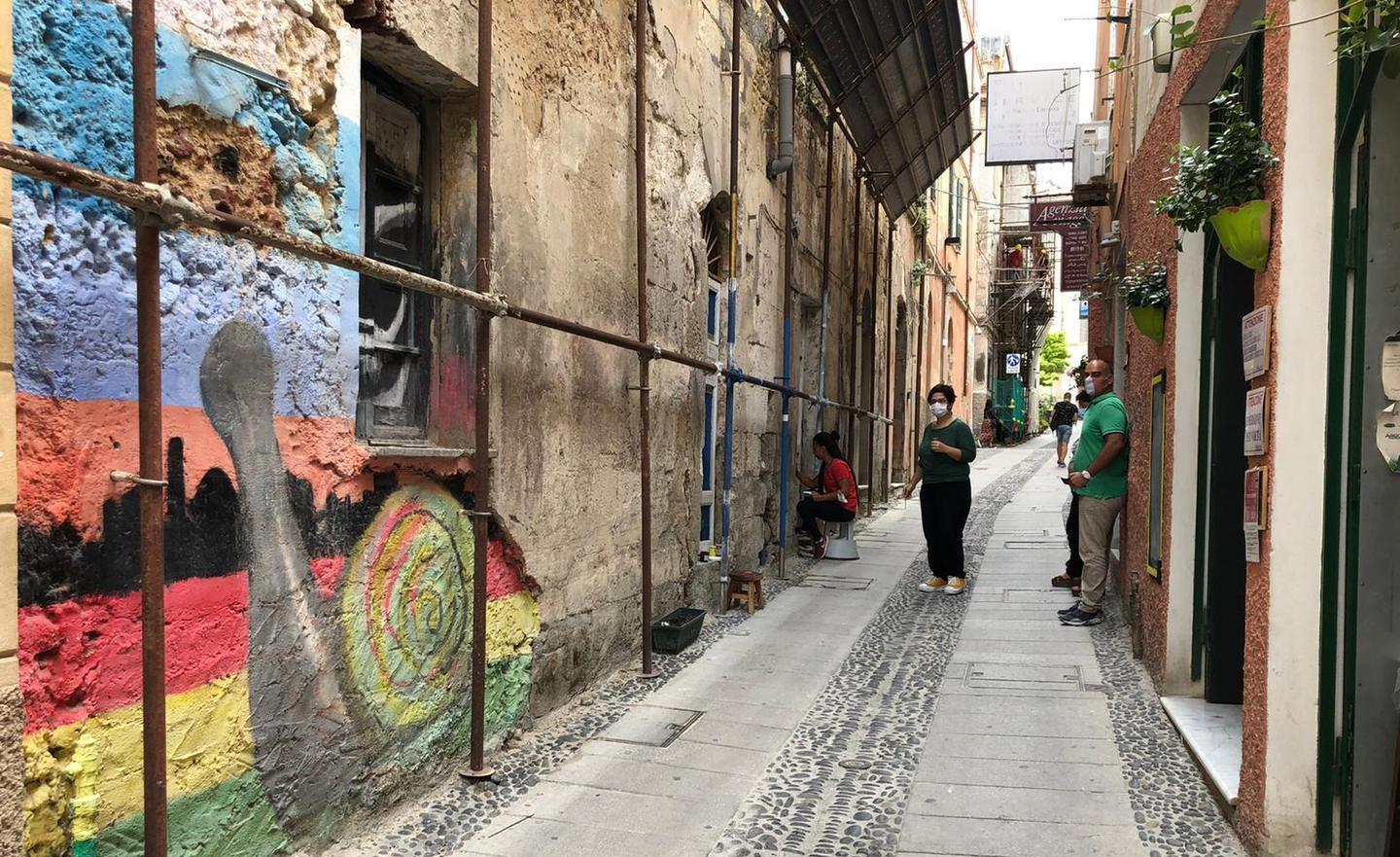 Murales in una via del centro storico di Sassari
