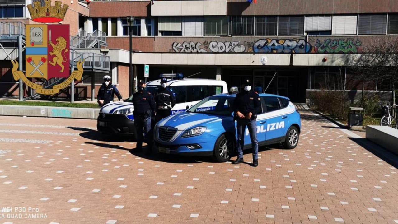 Disordini davanti a scuola, controlli della polizia in via Makallè