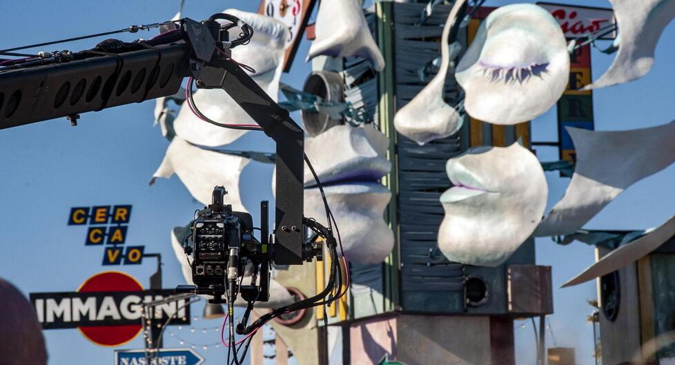 Carnevale di Viareggio, il racconto della quarta sfilata: il guasto di Avanzini, la Rai e il primo bilancio