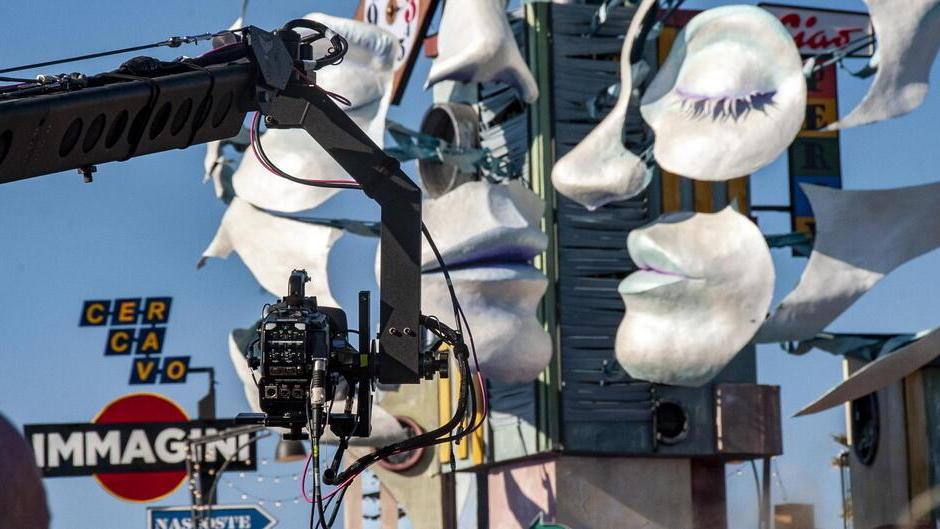 Carnevale di Viareggio, il racconto della quarta sfilata: il guasto di Avanzini, la Rai e il primo bilancio