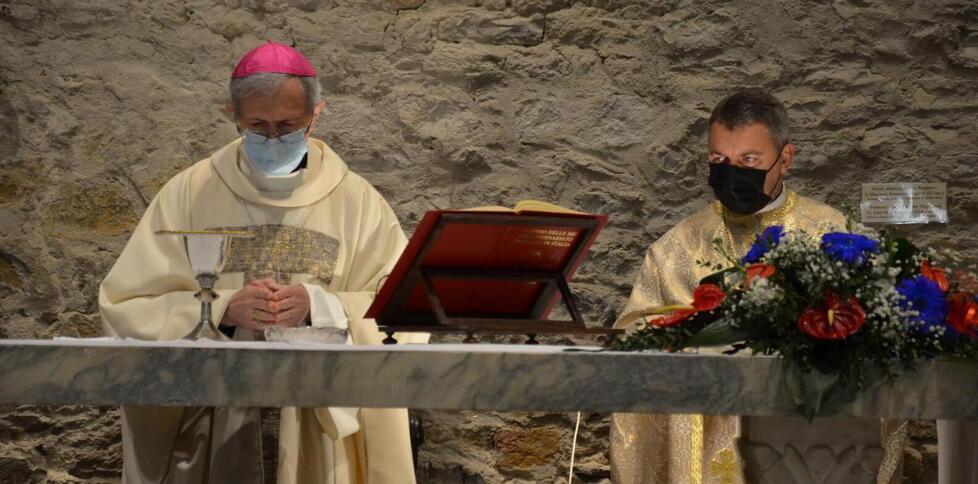 Don Volodymyr Lyupak, a destra, con l’arcivescovo Giovanni Paolo Benotto