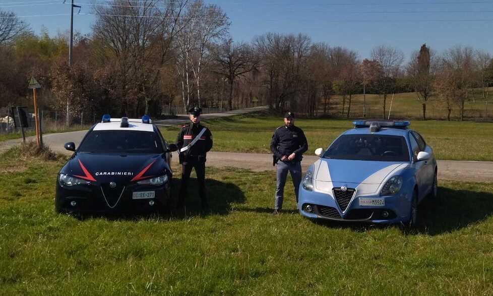 Reggio Emilia, ubriaco pesta selvaggiamente la moglie. La figlia chiede aiuto: «Così l’ammazza» 