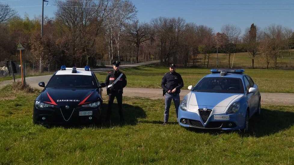 Reggio Emilia, ubriaco pesta selvaggiamente la moglie. La figlia chiede aiuto: «Così l’ammazza»