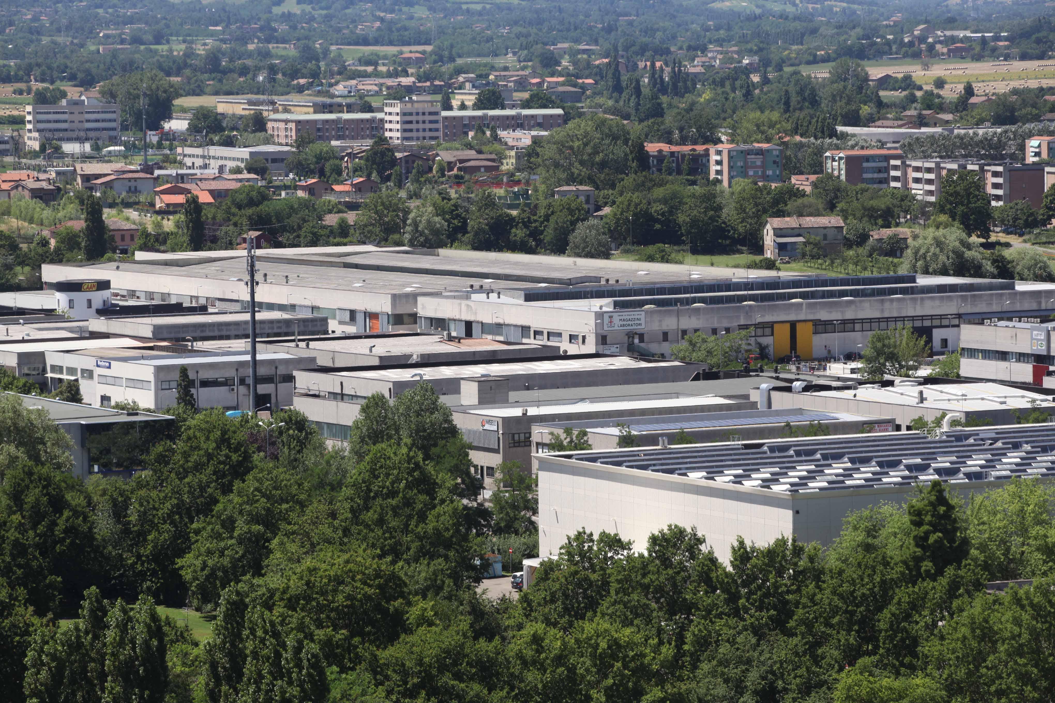 Una foto dall'alto dei magazzini generali del Comune in via Mazzacurati