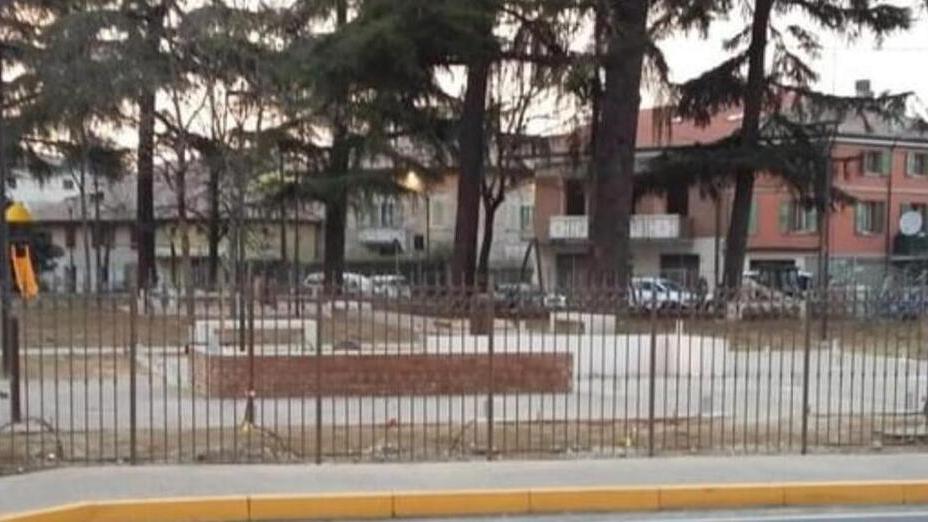 Bibbiano, riprendono dalla nuova recinzione i lavori di riqualificazione del parco