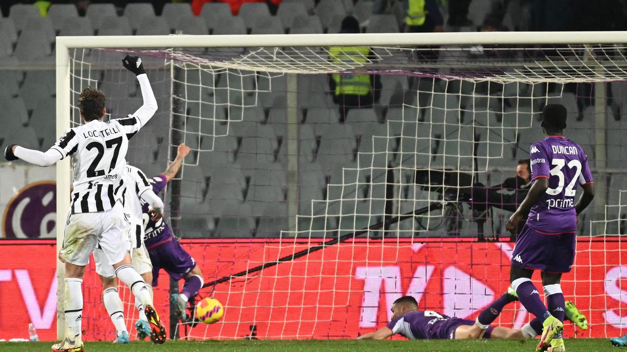 L'autorete di Venuti che è valsa il blitz a Firenze da parte della Juventus, nella semifinale di andata di Coppa Italia (Foto Cluadio Giovannini/Ansa)