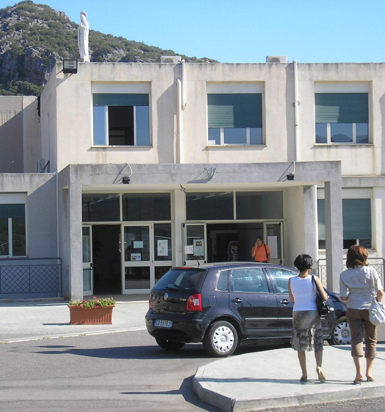 L’associazione dei nefropatici dona un ecografo al centro dialisi