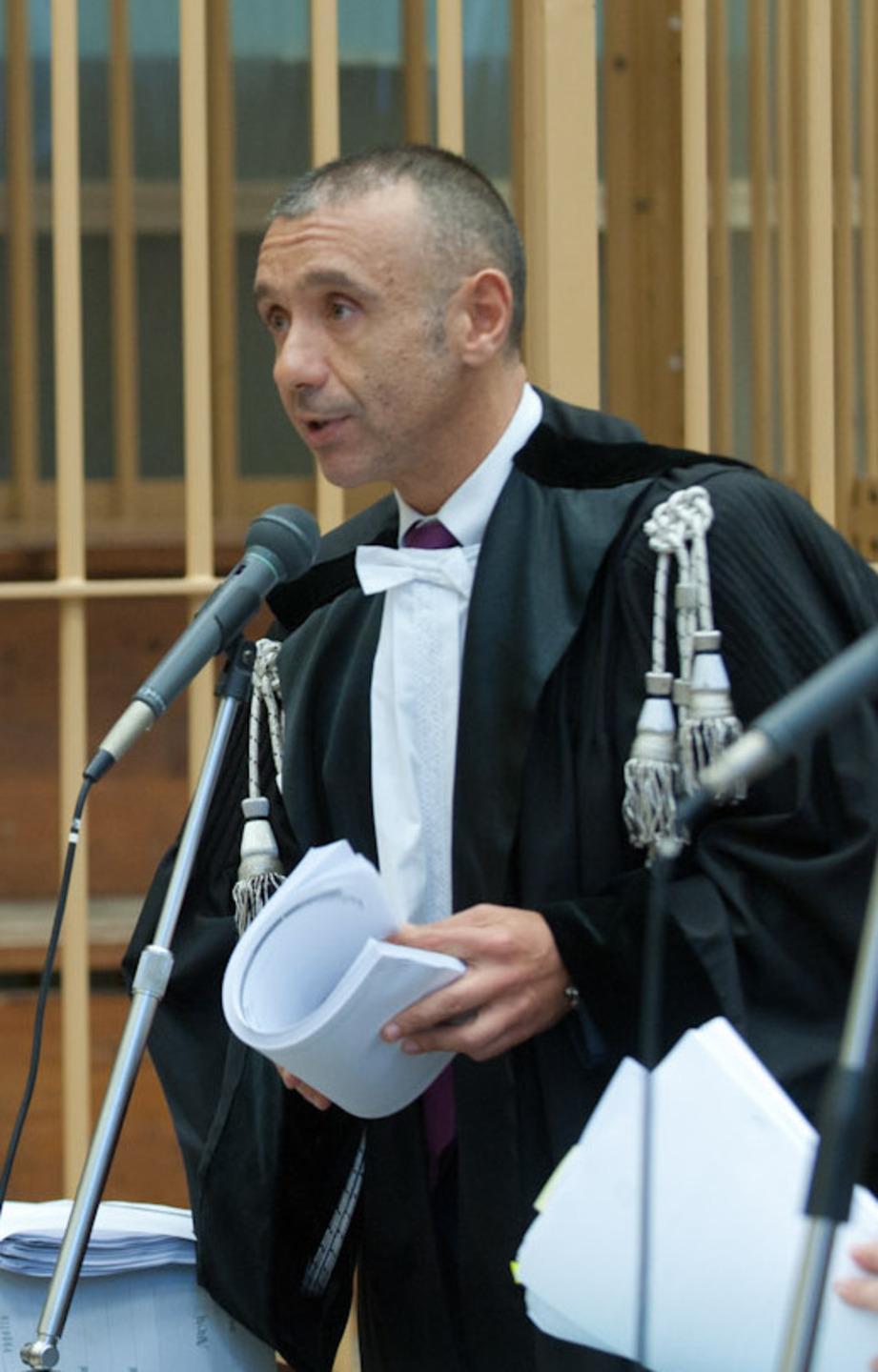 Droga, agente condannato ma cade l’accusa più grave