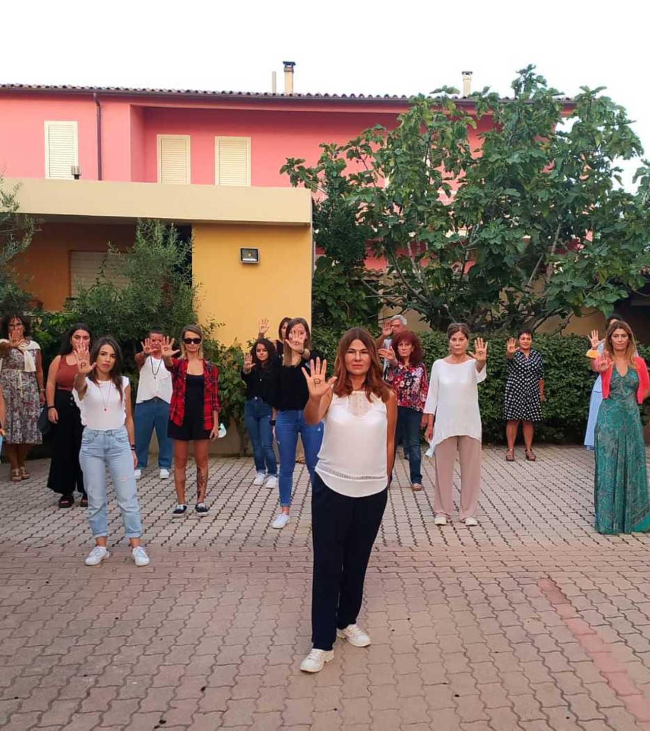 Patrizia Desole con le altre operatrici dell'Associazione Prospettiva donna