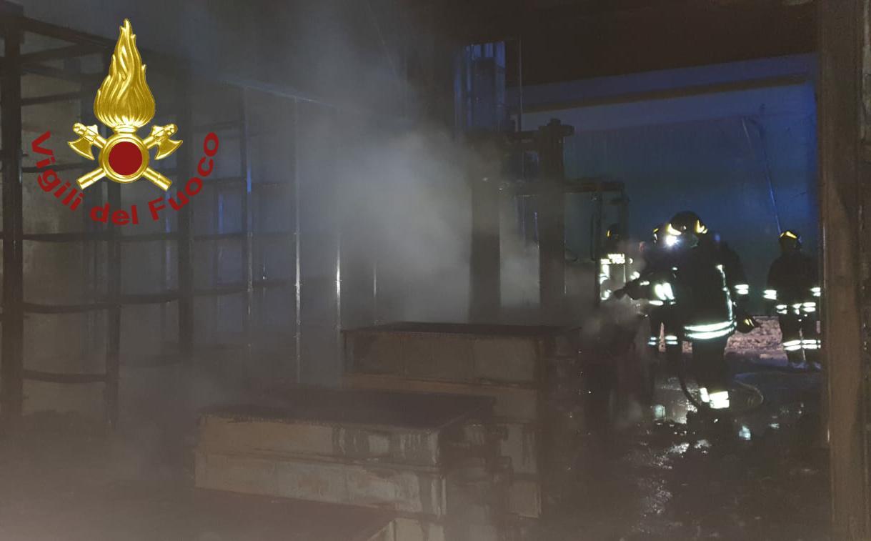 Incendi a Bastiglia e Serramazzoni. In fiamme un capannone  e il tetto di una casa