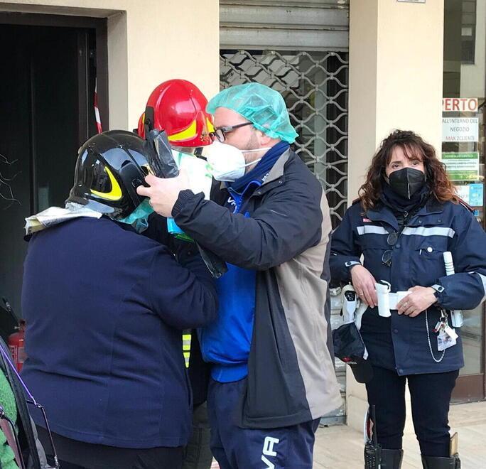 Gli inquilini si preparano all’accesso con vigili del fuoco e polizia municipale