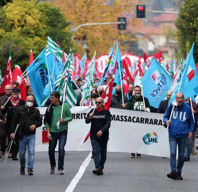 La manifestazione dei lavoratori Sanac nel dicembre scorso