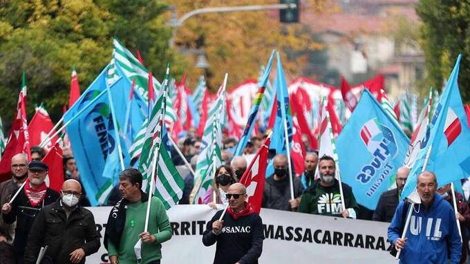 La manifestazione dei lavoratori Sanac nel dicembre scorso