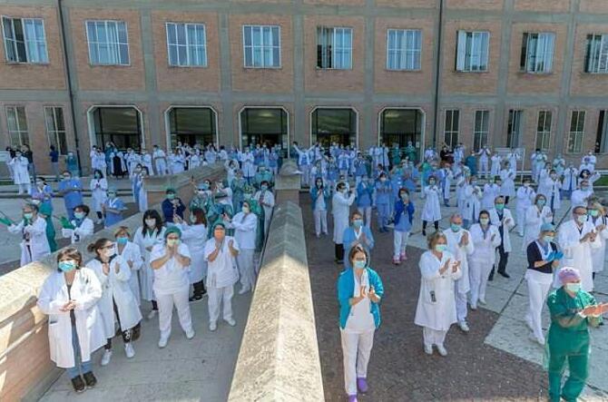 Il MaMiMò in scena per ringraziare il personale sanitario impegnato nella battaglia col Covid