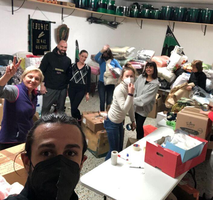 La catena della solidarietà contro gli orrori travolge la contrada Il Villaggio 