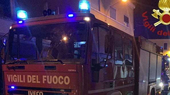 Finale. Il pentolino innesca l’incendio I baristi salvano una famiglia