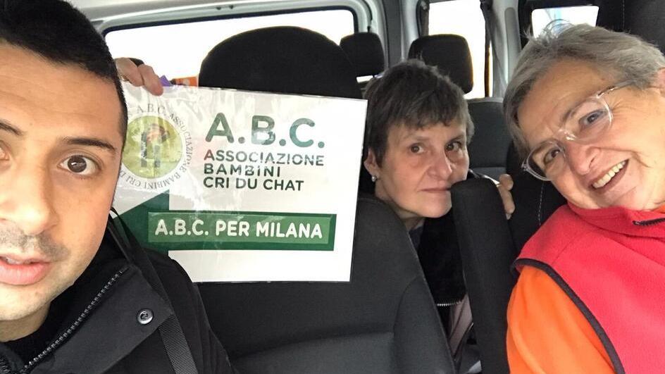 Da sinistra i tre volontari Carmelo Sciarrabone, Elisabetta Resti e Sandra Giani in viaggio per la Polonia