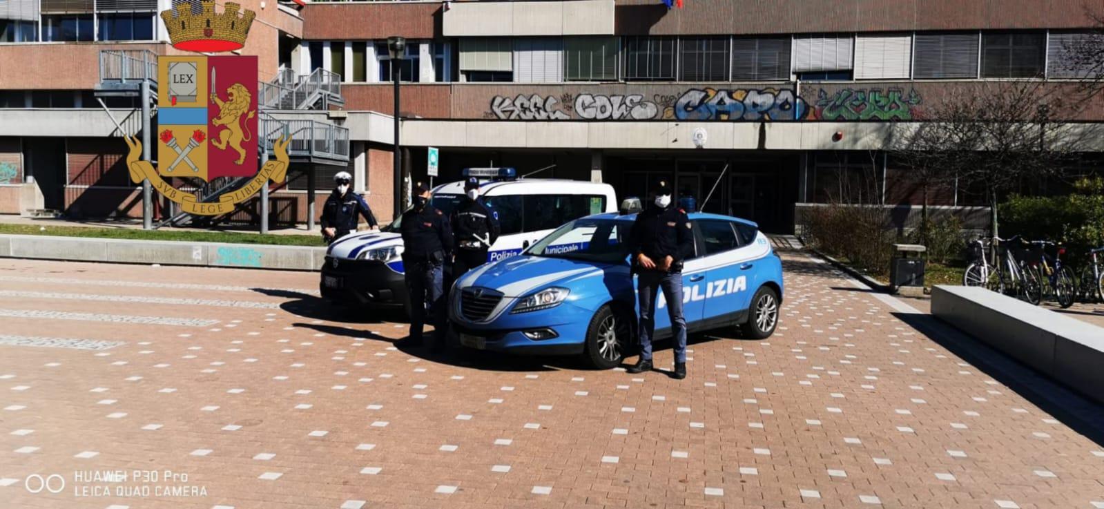 Reggio Emilia, controlli al polo scolastico di via Makallè: «Noi ragazzi non siamo delinquenti»