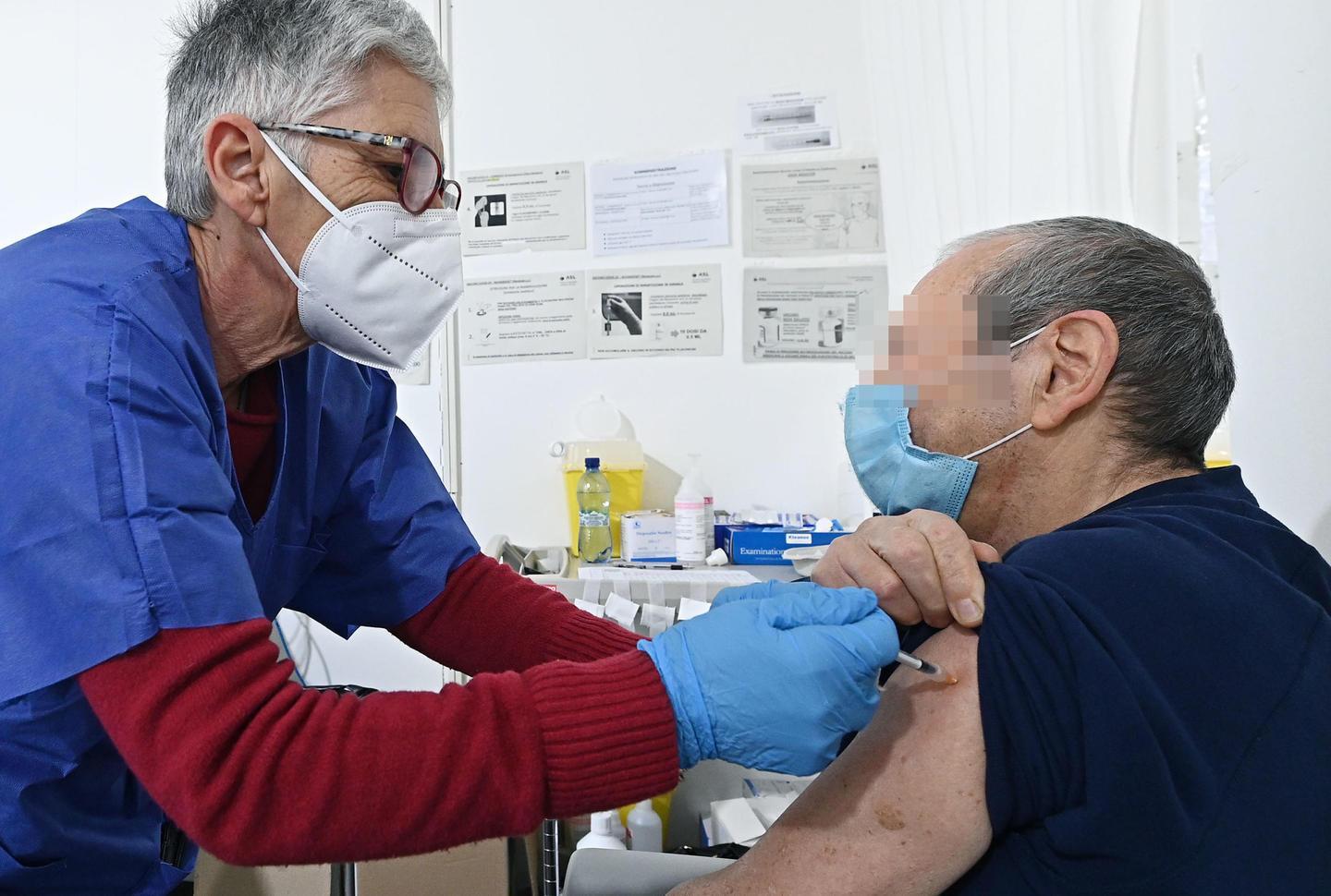 Vaccini, l’isola nel gruppo dei migliori 