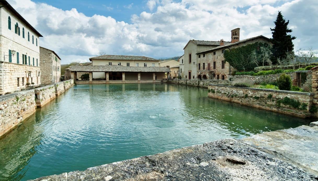 Acqua, vapori, magia: ecco Bagno Vignoni, gioiello della val d’orcia 
