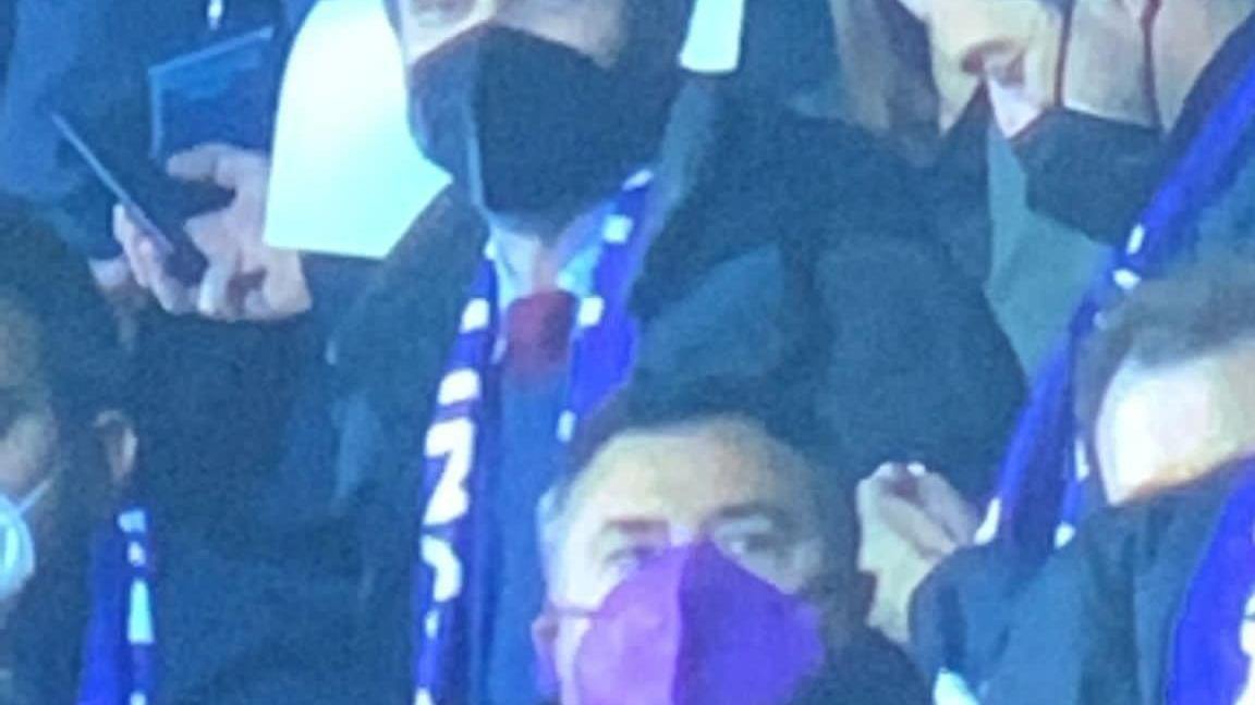Matteo Biffoni al Franchi con la sciarpa della Fiorentina