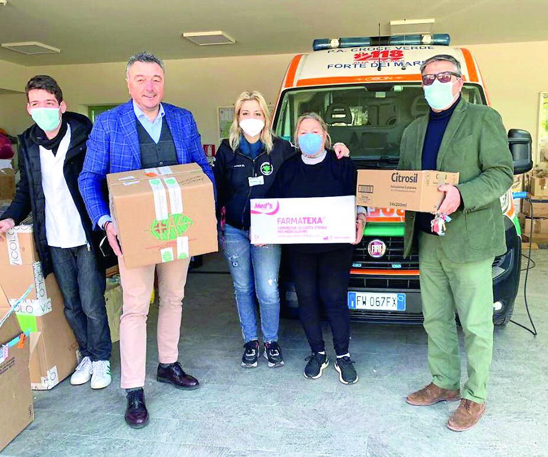 I balneari della Versilia regalano un tir per gli aiuti all'Ucraina: «C’è bisogno di mezzi e autisti» 