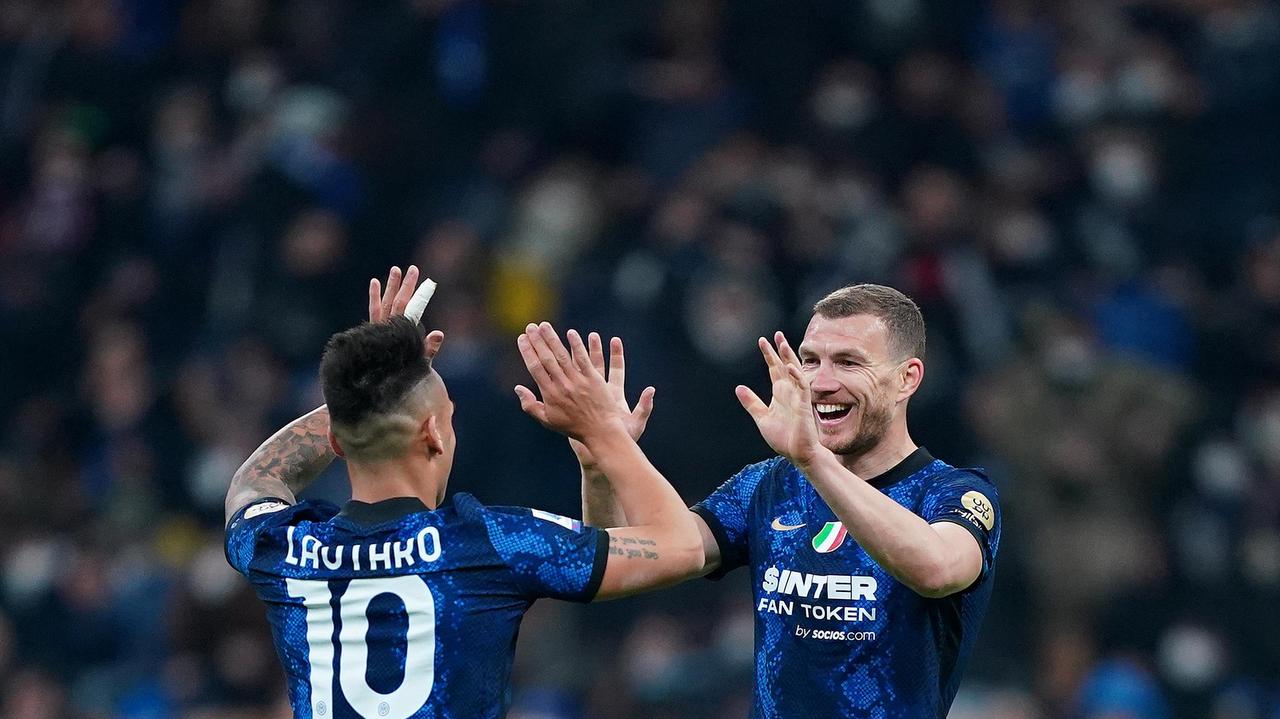 Lautaro e Dzeko: hanno trascinato l'Inter nel successo con la Salernitana (Foto Spada/LaPresse)