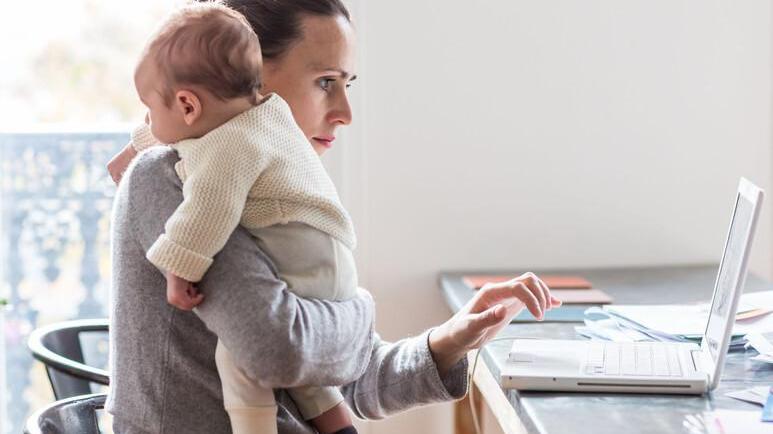 Donne a Modena: il lavoro è una corsa a ostacoli Calano le aziende, ma resistono di più