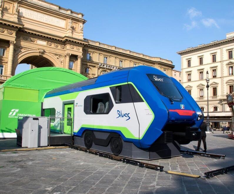 È un treno diesel, elettrico e a batterie: ecco Blues, in Toscana ne arriveranno 44 - Video