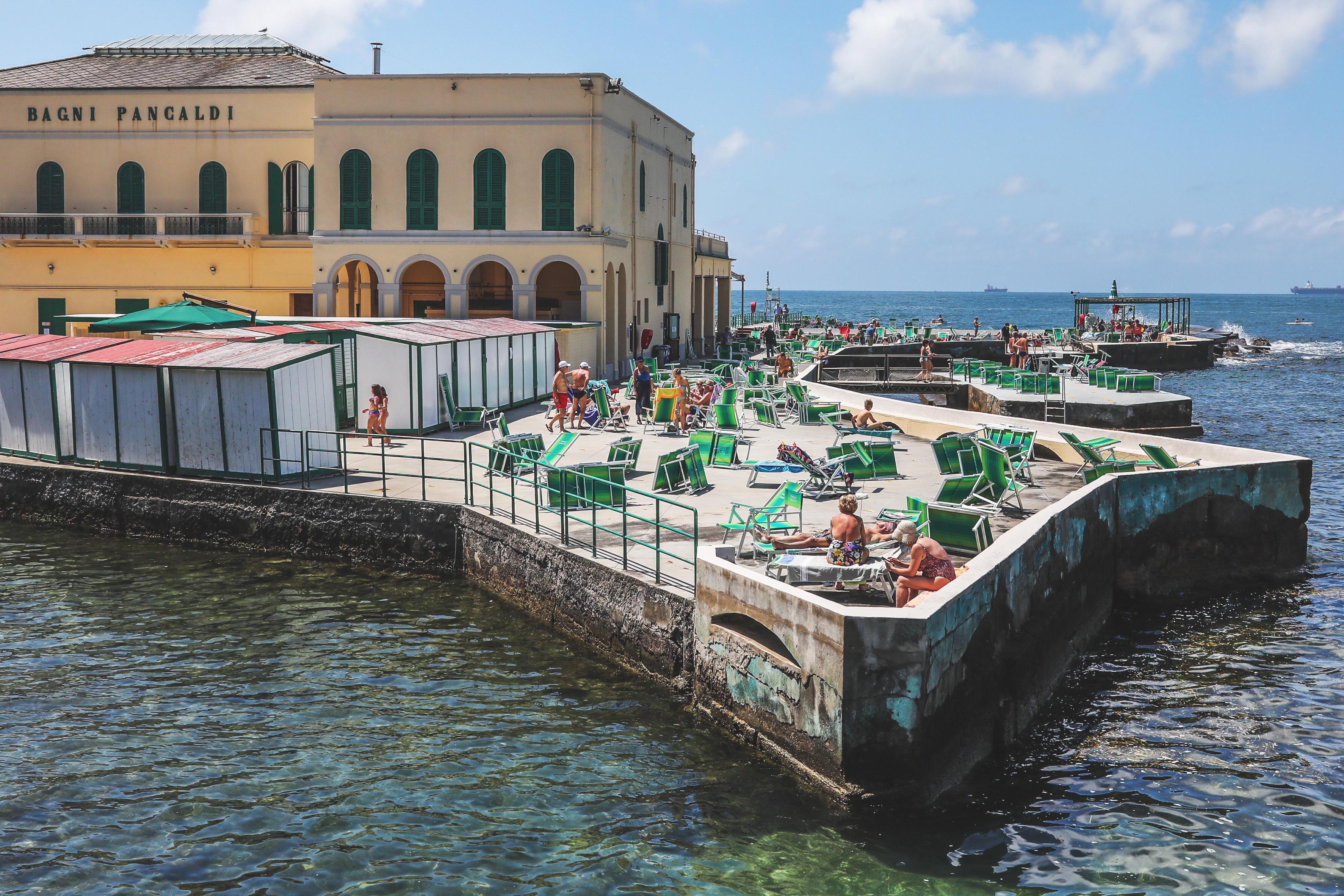 Livorno, nei bagni aumenti fino a 300 euro: i prezzi negli stabilimenti 