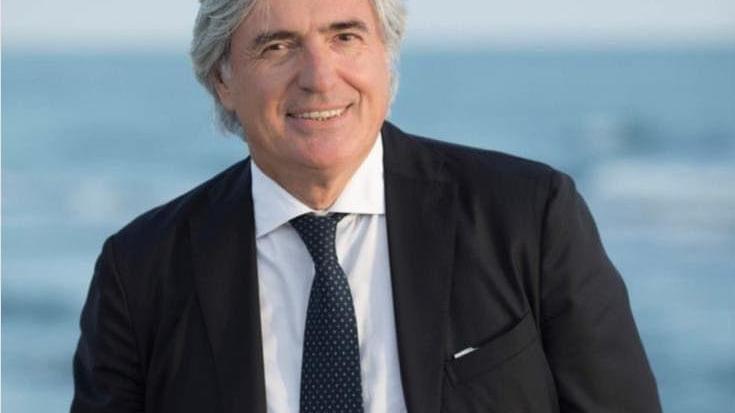Umberto Buratti è stato sindaco di Forte dei Marmi dal 2007 al 2017, è deputato del Pd dal settembre del 2018 quando subentrò a David Ermini eletto nel Consiglio superiore della magistratura