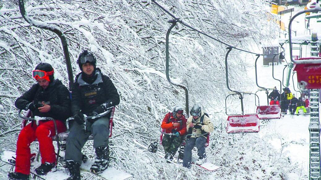 Neve all'Abetone, la stagione prosegue fino ad aprile