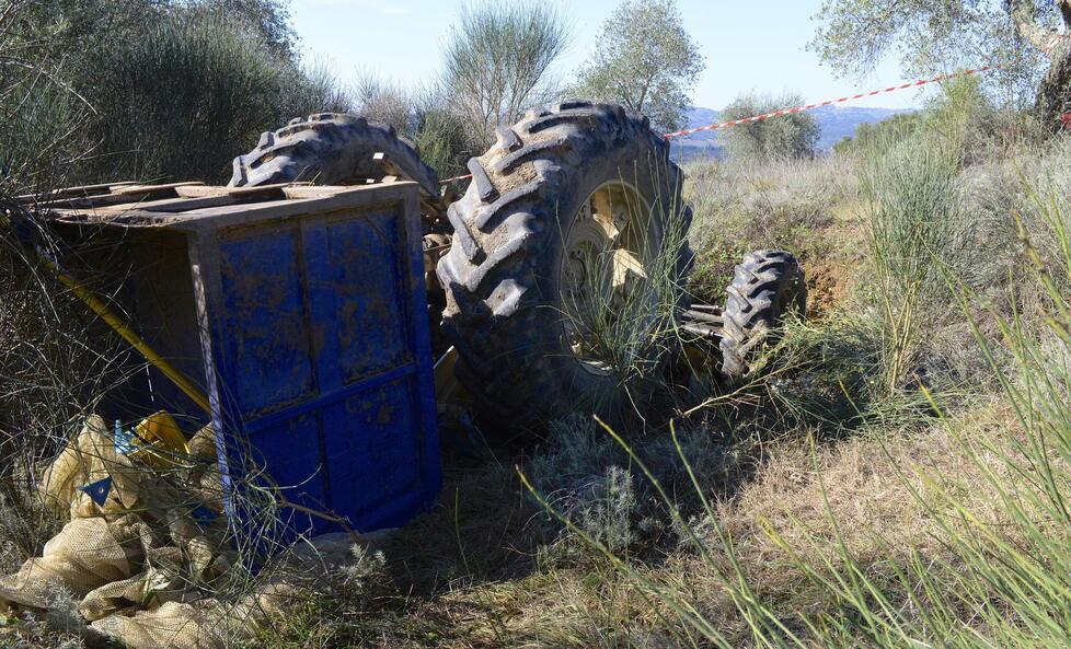 ll trattore sotto il quale trovò la morte il giovane