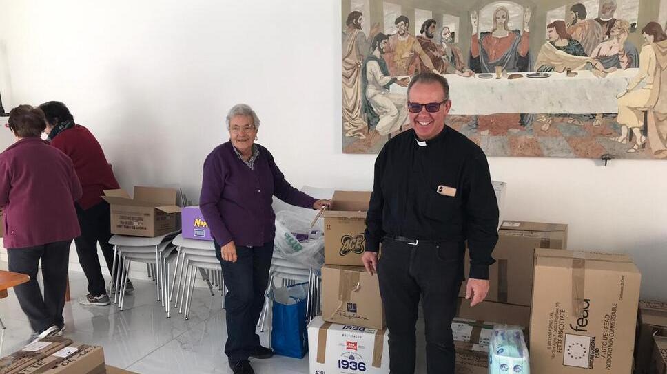 Dalla Versilia all'Ucraina, Don Roberto parte per il fronte: «Porto viveri e torno con settanta profughi»