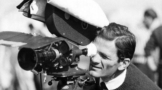 Pier Paolo Pasolini sul set di uno dei suoi film