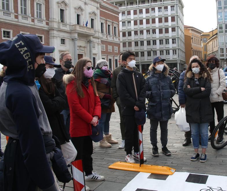 I consigli per i genitori sui rischi del web «Tenete sott’occhio le chat dei vostri figli» 