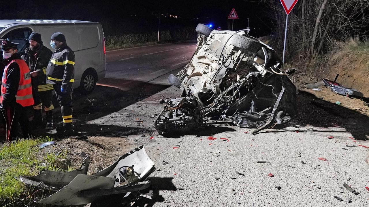 L'auto dopo lo schianto mortale (foto Franco Silvi)
