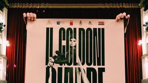 Il poster del Teatro Goldoni di Livorno nel manuale Zanichelli usato nei licei artistici