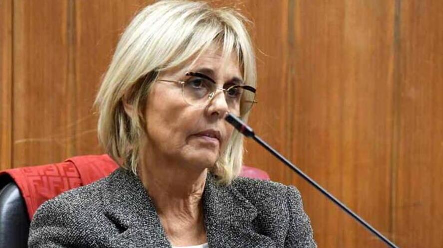«Noi donne e il compito di dover gestire tutto lavoro, casa e famiglia»