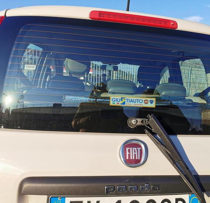Tergicristalli spezzati alle auto nei parcheggi del centro storico 