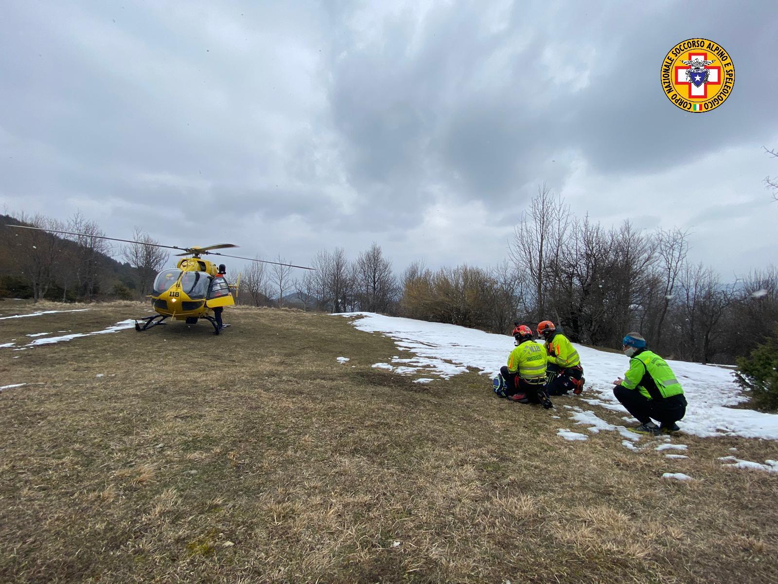 Villa Minozzo, escursionista in difficoltà recuperato dall'elisoccorso