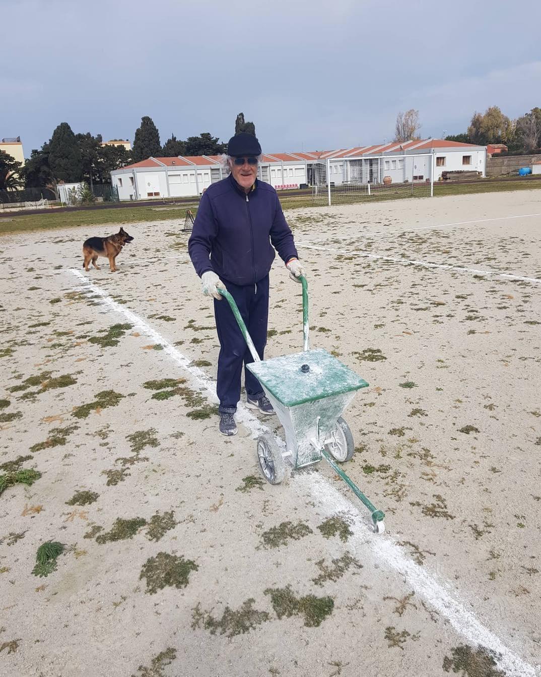 L'ex campione della Juve Antonello Cuccureddu a 72 anni traccia il campo per i bambini