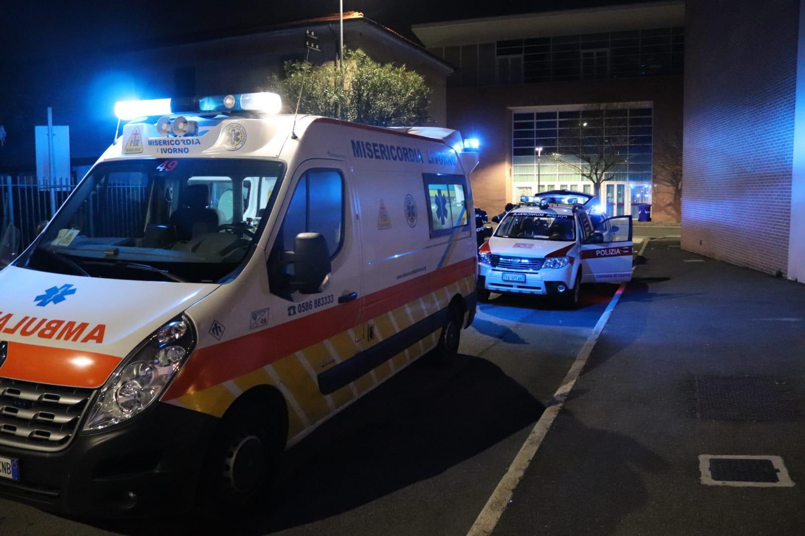 La polizia municipale e la Misericordia di via Verdi