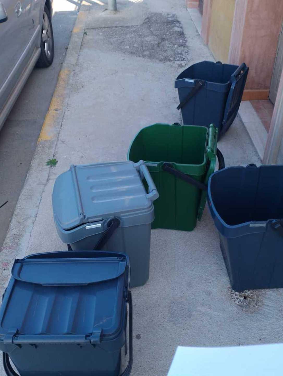 I contenitori diventano una barriera 