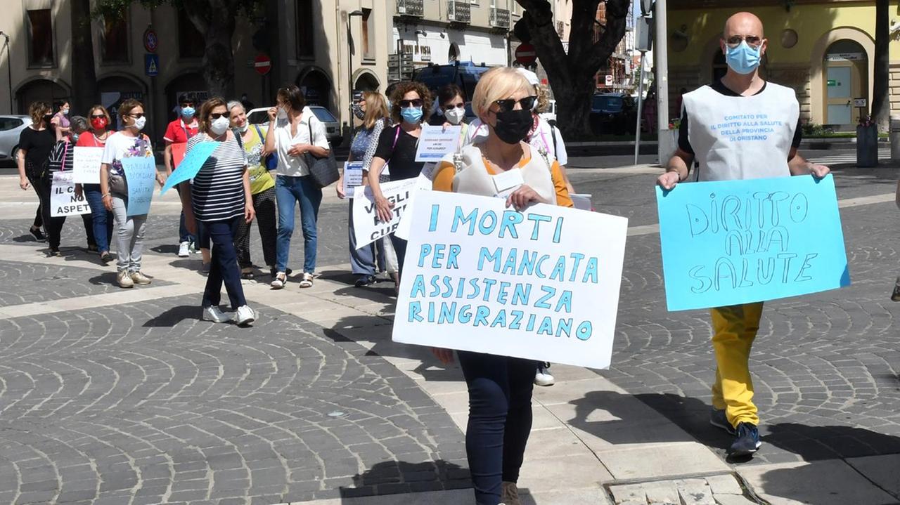 Sanità, i comitati vanno in piazza