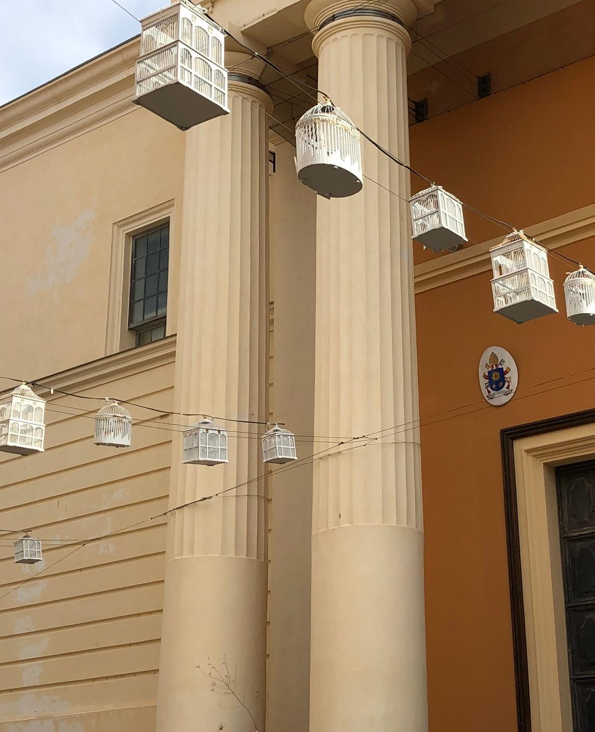 «Sì alle installazioni d’arte ma non sui monumenti» 