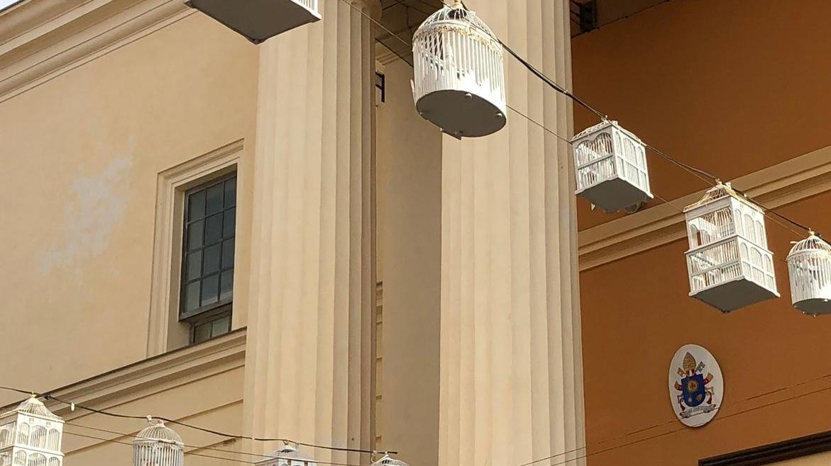 «Sì alle installazioni d’arte ma non sui monumenti»